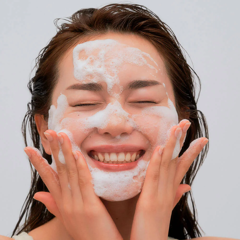 UIQ Слабокислотная очищающая пенка с пробиотиками Biome Barrier Cleansing Foam 120 мл