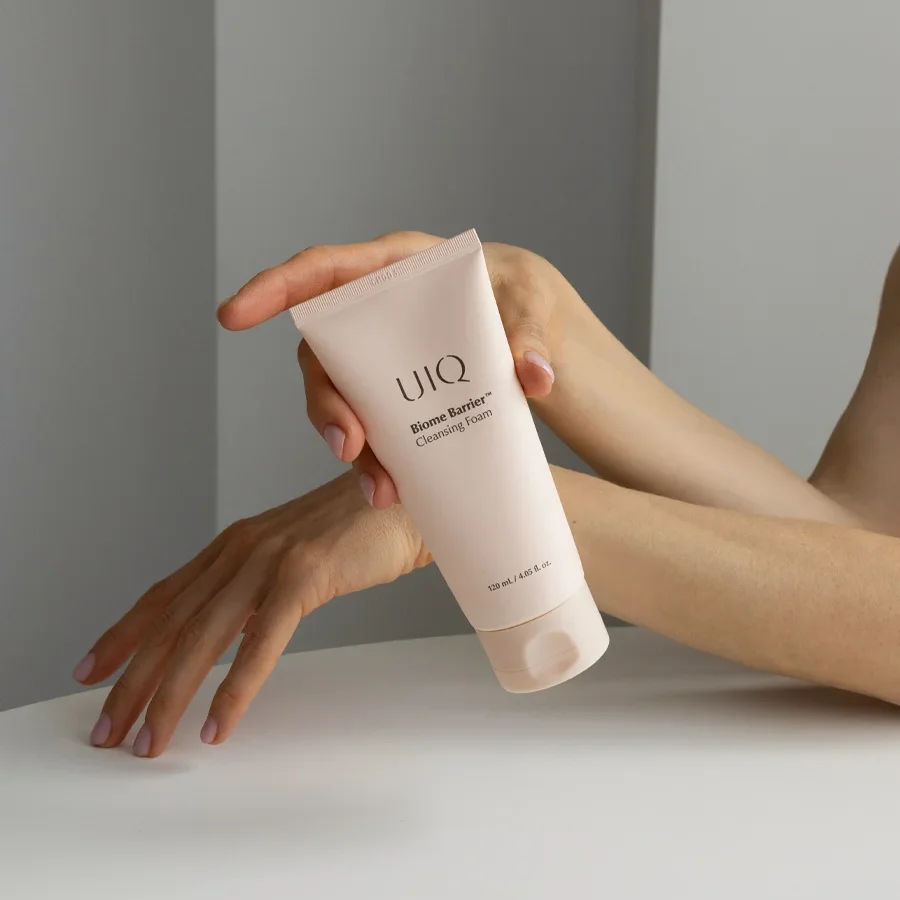 UIQ Слабокислотная очищающая пенка с пробиотиками Biome Barrier Cleansing Foam 120 мл