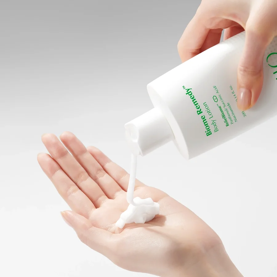 UIQ Легкий успокаивающий лосьон для тела с постбиотиками и пантенолом Biome Remedy Body Lotion 300мл